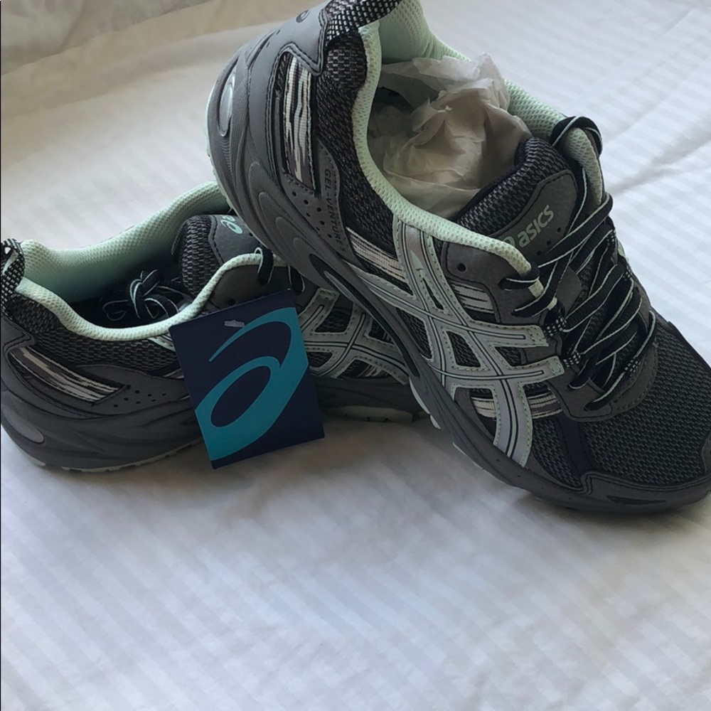 ASICS gel venture 5